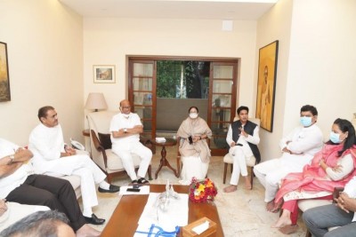 'What is UPA? There is no UPA': Mamata Banerjee in Mumbai