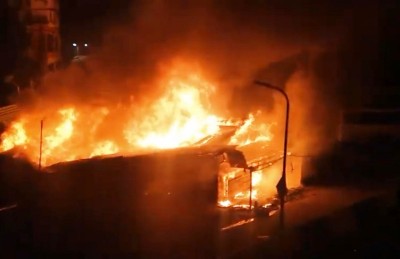 Kolkata: 31 shops gutted in midnight blaze at Kestopur, 7 injured