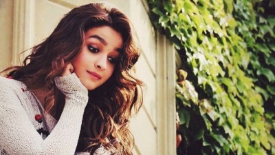Alia Bhatt turns 28, teases her fans with RRR look
