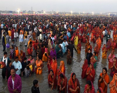 Chhat devotees paying obeisance to rising sun at the Ganges in Patna