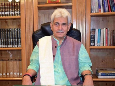 LG Sinha reviews J&K’s Covid situation