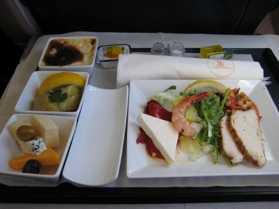Govt allows meal services in all domestic flights as Covid cases fall
