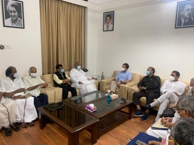 Sanjay Raut meets Rahul Gandhi, discusses Maharashtra and national politics