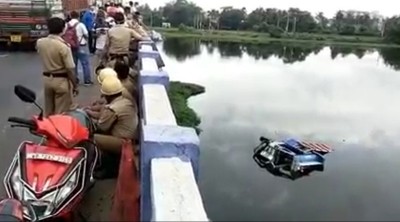 Kolkata: Truck plunges into Santragachi lake, driver, helper go missing