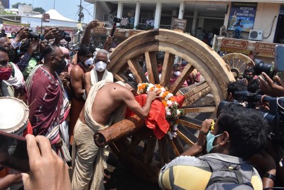 Carpenters fixe axle of three chariots of Lor Jagannath's chariot
