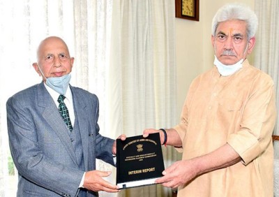Chairperson of Jammu and Kashmir Socially and Educationally Backward Classes Commission calls on LG Manoj Sinha  