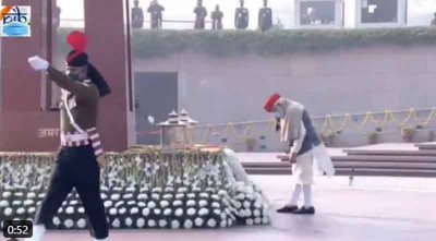PM Narendra Modi pays homage at National War Memorial ahead of R-Day parade