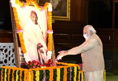 Largest Khadi National Flag: Narendra Modi praises Khadi Village Industries Commissions initiative