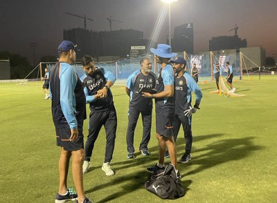 World T20: MS Dhoni joins Indian team as mentor