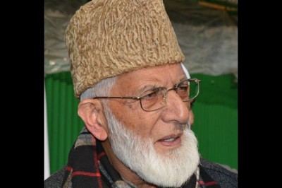 Videos show separatist Syed Ali Shah Geelani's body wrapped in Pak flag; J&K Police registers case