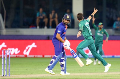 World T20: India take knee before India-Pakistan clash