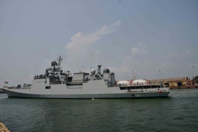 Indian Navy steps up ferrying oxygen containers, cylinders and concentrators from abroad