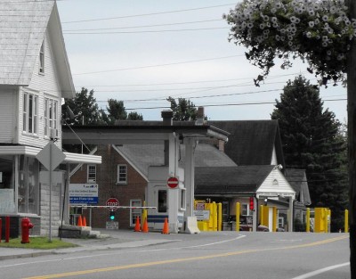 US plans to reopen land border to fully vaccinated Canadians from next month