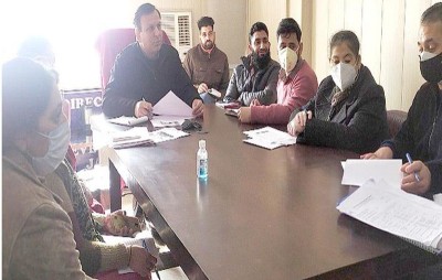 Jammu and Kashmir: Director RDD reviews performance of deptt in Kishtwar district