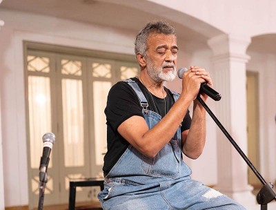 Another video where Lucky Ali is performing his song 'O Sanam' goes viral
