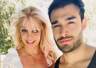 Britney Spears announces engagement with boy friend Sam Asghari