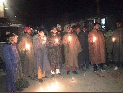 Kashmir youths pay tribute to General Bipin Rawat, other victims of TN chopper cash