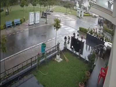One killed, three injured within seconds of lightning strike in Gurugram, shows CCTV footage