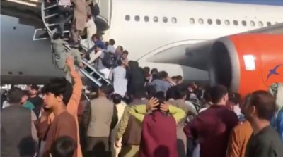 Afghanistan Updates: As Kabul falls and Taliban rule begins, people rush to flee the country