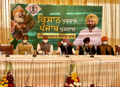 Captain Amarinder Singh says Punjab CM 'misleading' farmers with 'false promises'