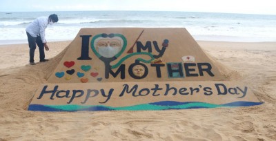 Sudarshan Pattnaik makes sand sculpture on Mothers Day