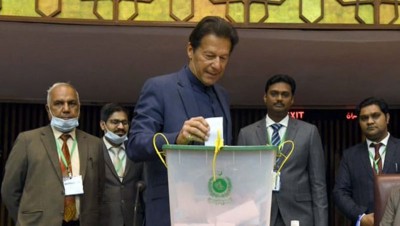 Pakistan: Polling for 37 Senate seats underway