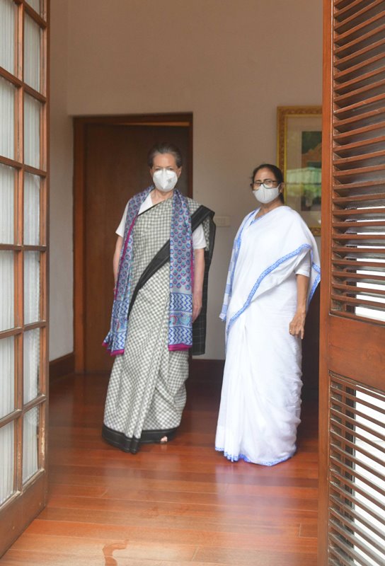 Mamata Banerjee meets Arvind Kejriwal, Sonia Gandhi in Delhi