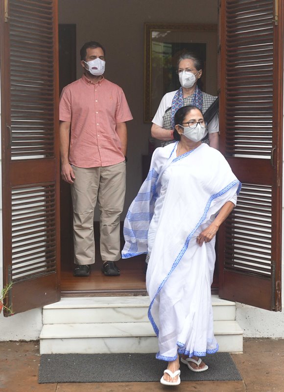 Mamata Banerjee meets Arvind Kejriwal, Sonia Gandhi in Delhi