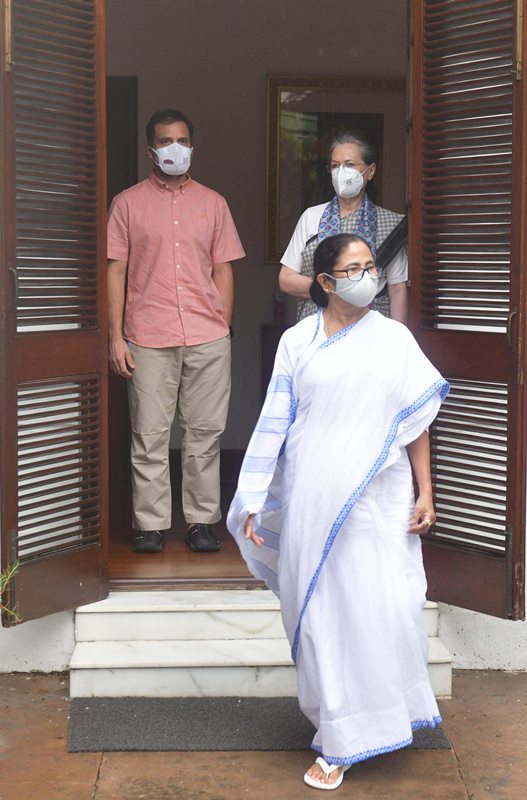 Mamata Banerjee meets Arvind Kejriwal, Sonia Gandhi in Delhi