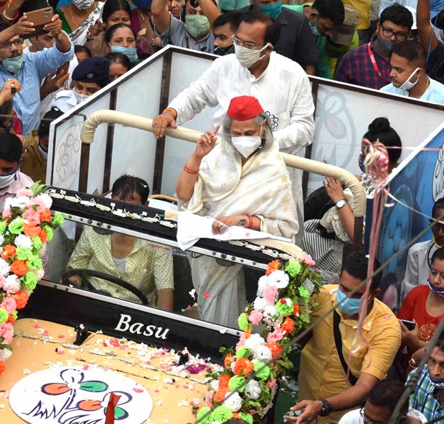 Jaya Bachchan participates in road show in support of TMC candidate Arup Biswas in Kolkata