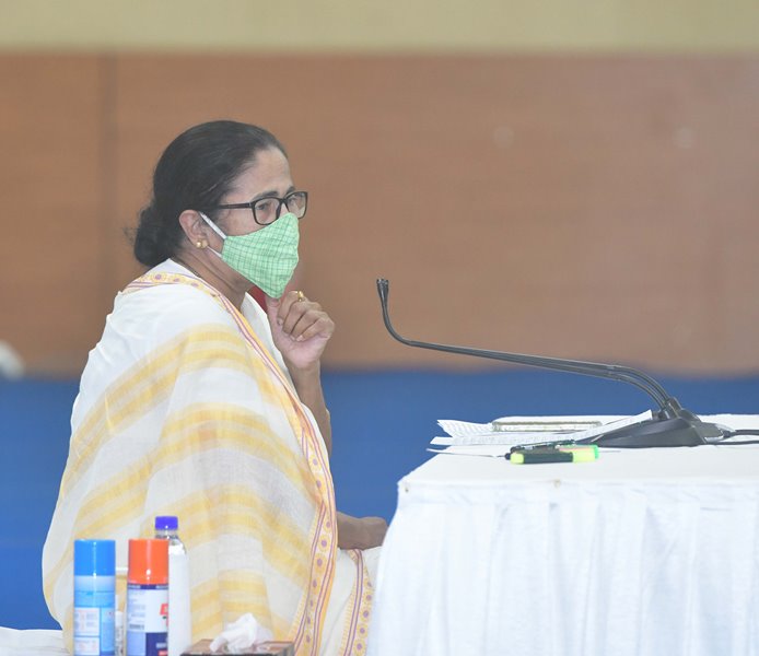 Mamata Banerjee meets representatives of Chambers of Commerce and Industry Associations at Nabanna