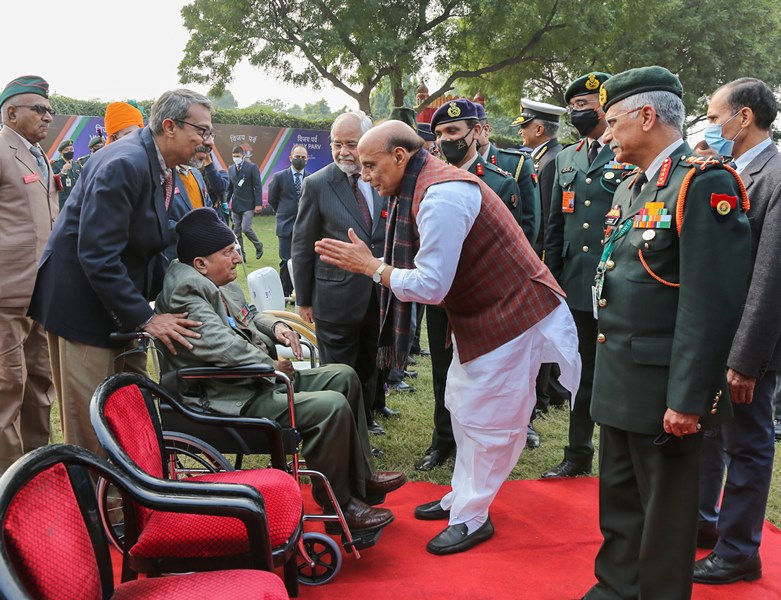 Rajnath Singh addressing gathering after interacting with Indian war veterans in Delhi