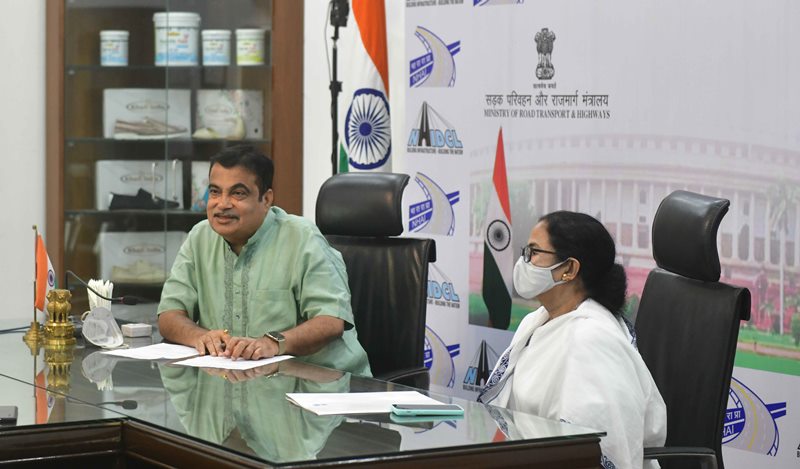 Mamata Banerjee meets Nitin Gadkari in Delhi