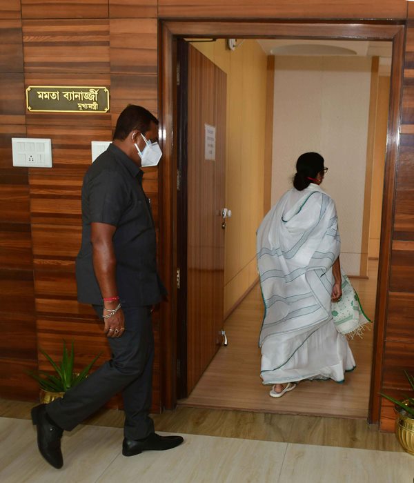 Mamata Banerjee takes oath as Bengal CM for third term