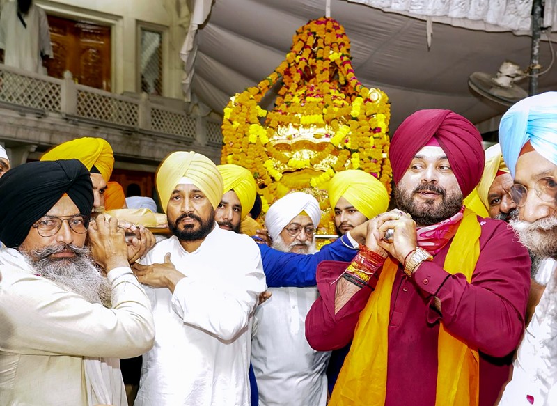 Navjot Singh Sidhu, Punjab CM Charanjit Singh Channi at Golden Temple in Amritsar