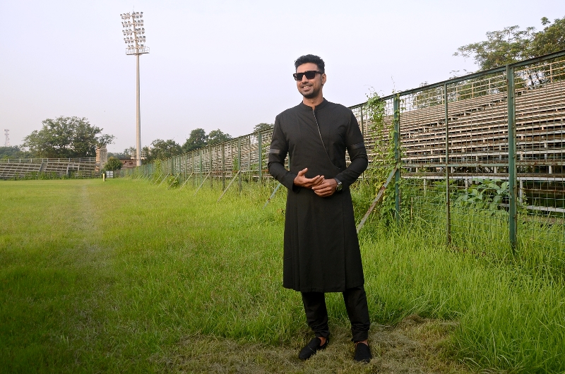 Makers release first song of Dev's Golondaaj