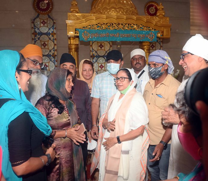 West Bengal: Mamata Banerjee visits Gurdwara ahead of Bhabanipur byelection