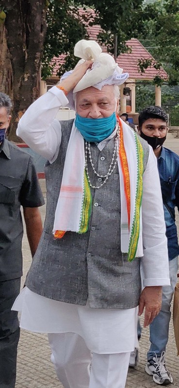 Kerala Governor Arif Mohammad Khan visits Sabarimala Temple