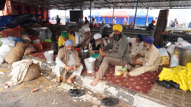 Farmers' protests continue in Singhu border