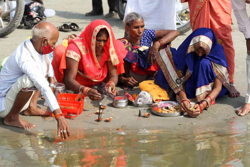 Hindu devotees perform ritual in Prayagraj