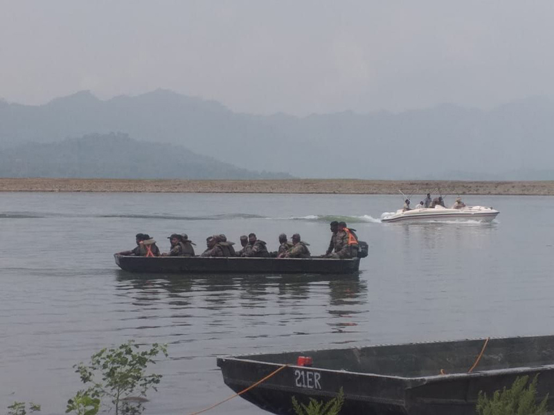 Jammu: Army team with special divers conduct search operation for missing pilots