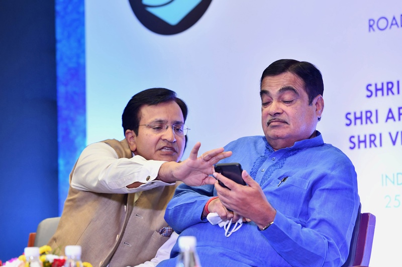 Nitin Gadkari launches World's First Instant Advice CONSULT App