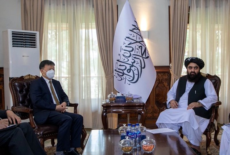 Taliban govt's acting Foreign Minister meets Chinese Envoy in Kabul