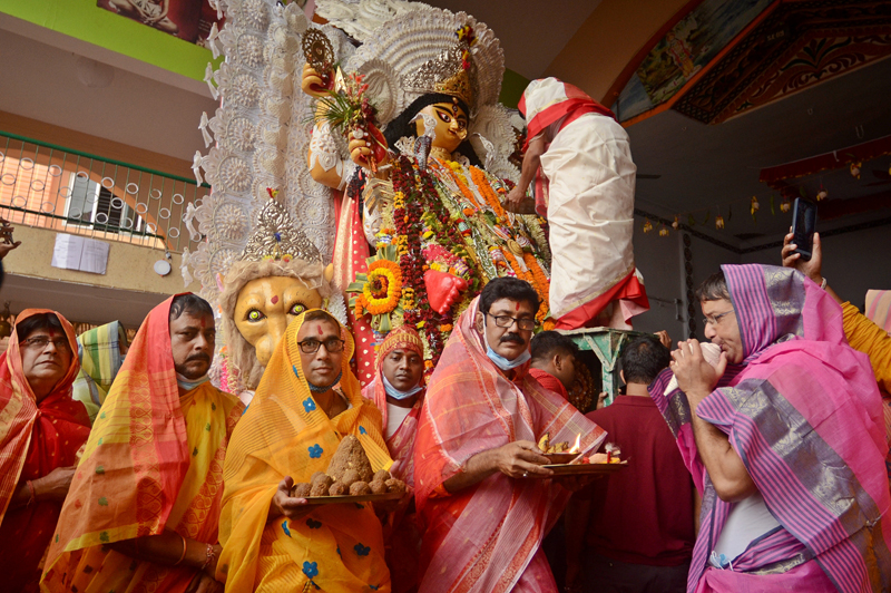 Where men cross-dress to welcome goddess Jagadhatri in West Bengal