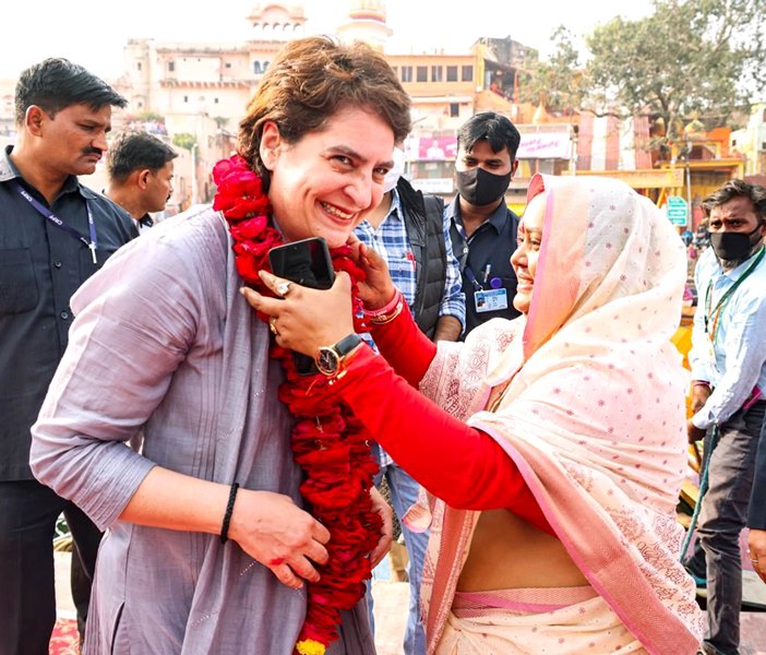 Priyanka Gandhi being welcomed in Chitrakoot