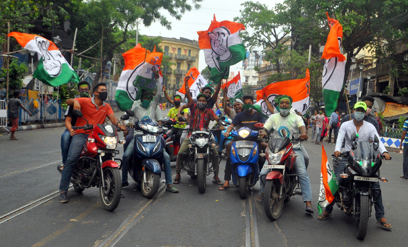 TMC supporters celebrate Bengal Assembly poll victory in Kolkata