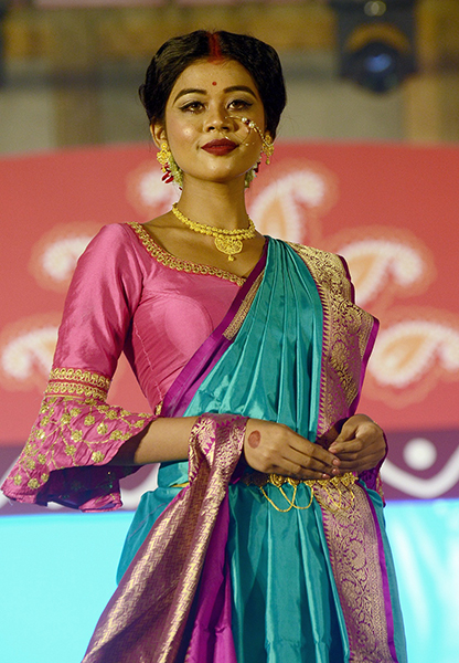 In images: Mimi Chakraborty unveils Tanishq's pujo collection