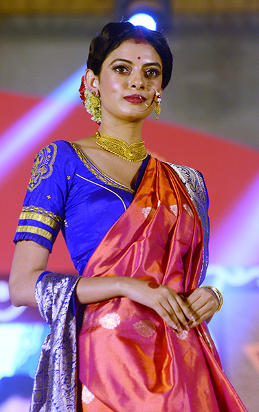 In images: Mimi Chakraborty unveils Tanishq's pujo collection