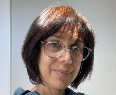 Yesteryear Bollywood actress Meenaakshi Sheshadri impresses fans with her new uber-cool look