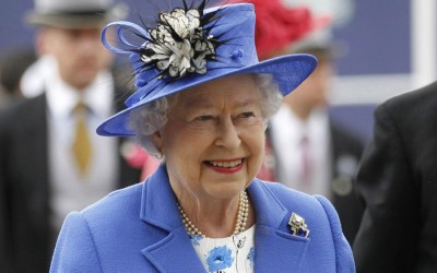 Queen Elizabeth tests COVID-19 positive
